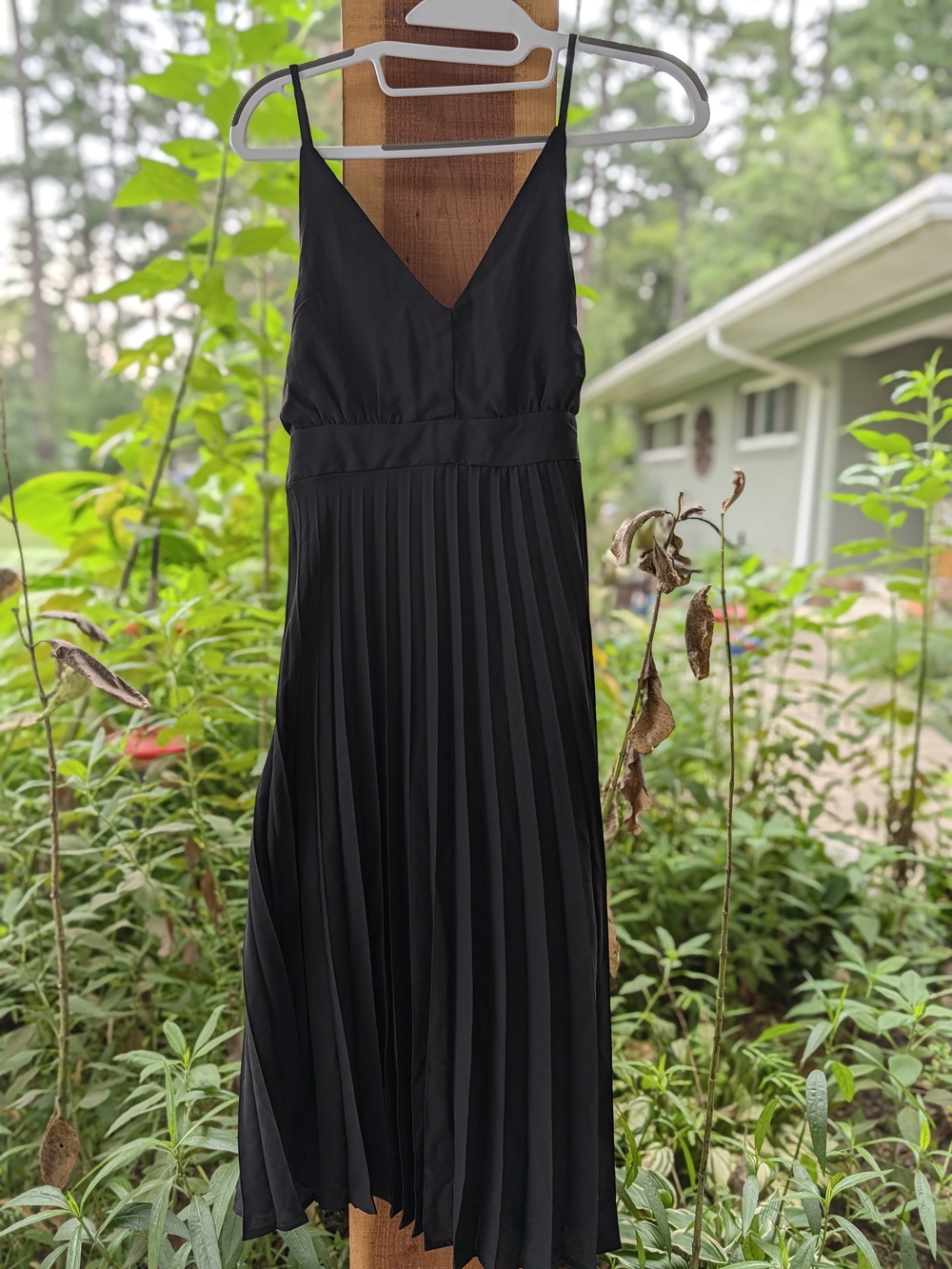 Jessica Simpson Black Pleated V-Neck Midi Dress